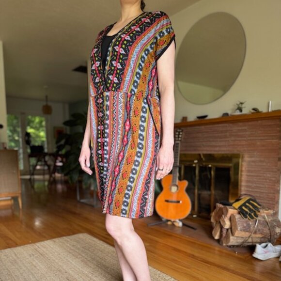 Cute multicolored patterned dress. Pockets!! EUC - Picture 14 of 14